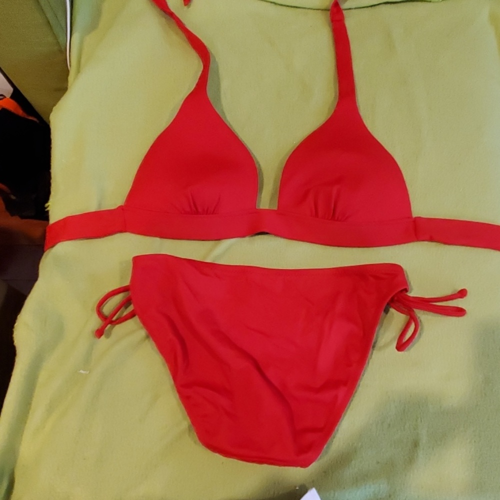 Red Bikini - Picture 2 of 3